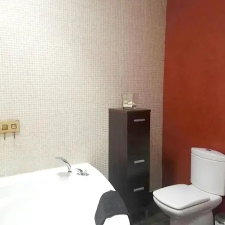 2 Bedrooms House At 500 M Away From The With Enclosed Garden *